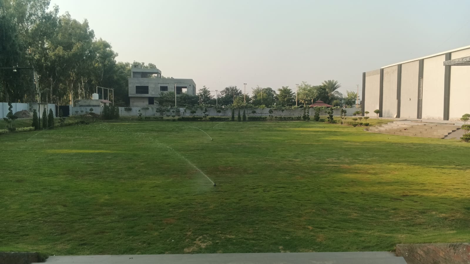 La Ovation Lawn Facade